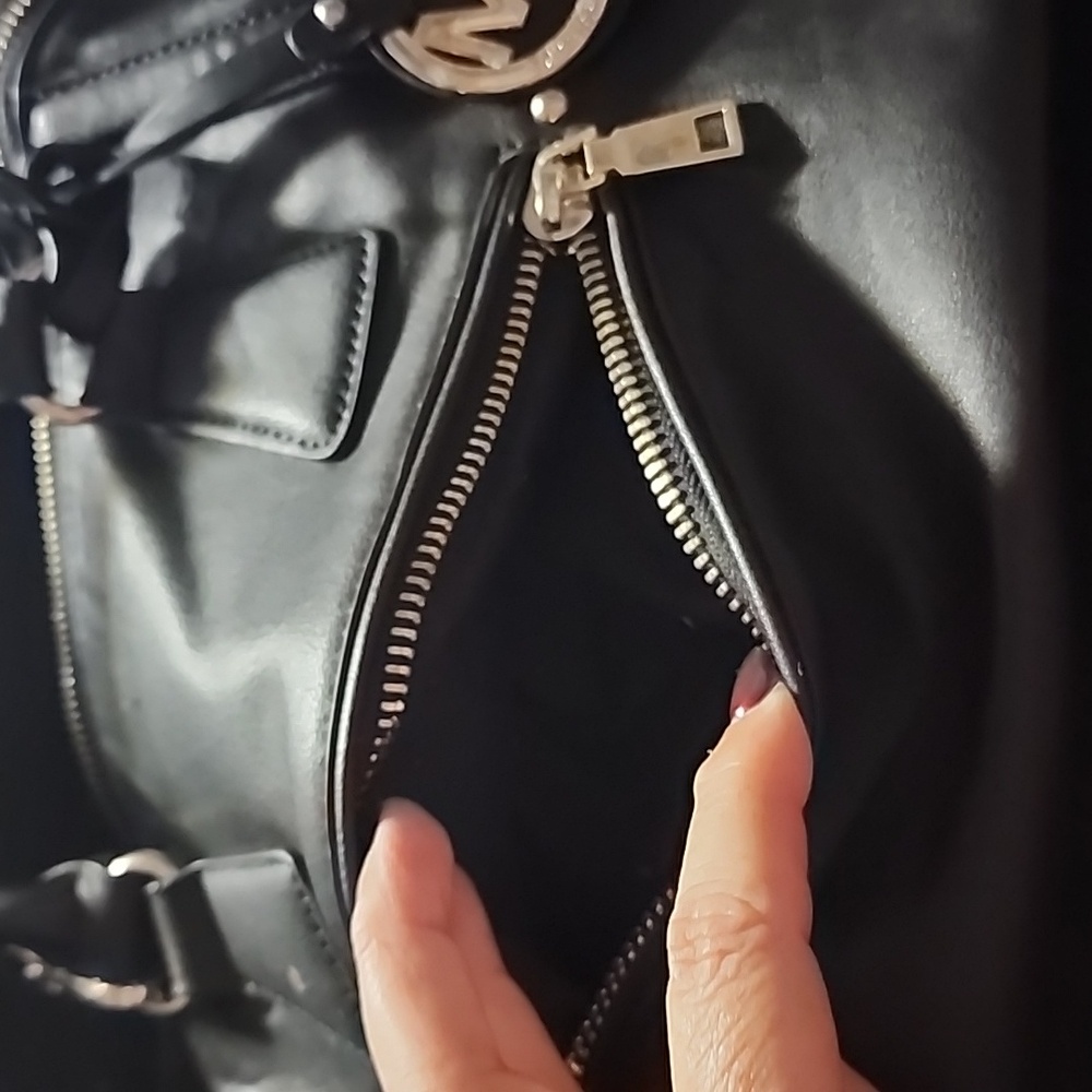 Ladies Handbag Satchel black Color. - Picture 4 of 11